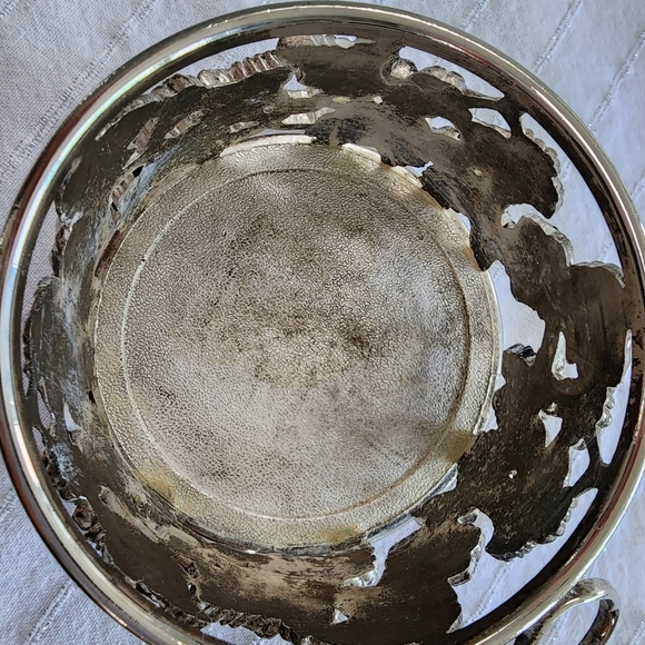 ELEGANCE Vintage Silver Plated Zinc Wine Bottle Coaster Grape and Leaf Design - Picture 3 of 4